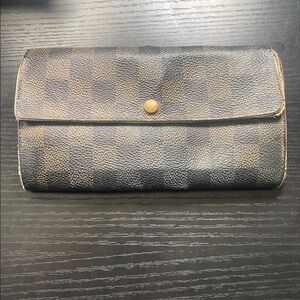 Free LV   Follow IG@zaddy_waleed